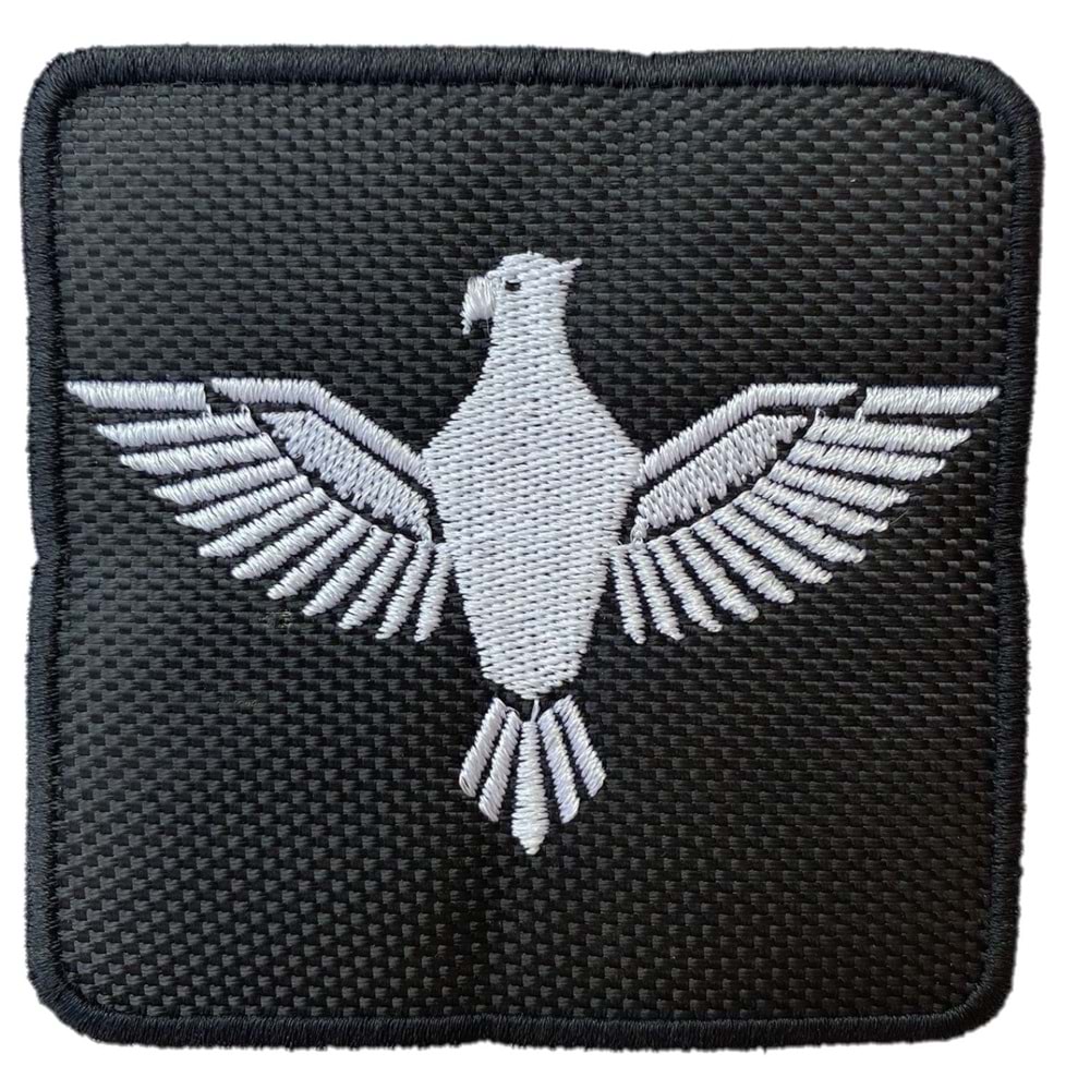 UÇAN KARTAL PATCH - SIYAH BEYAZ
